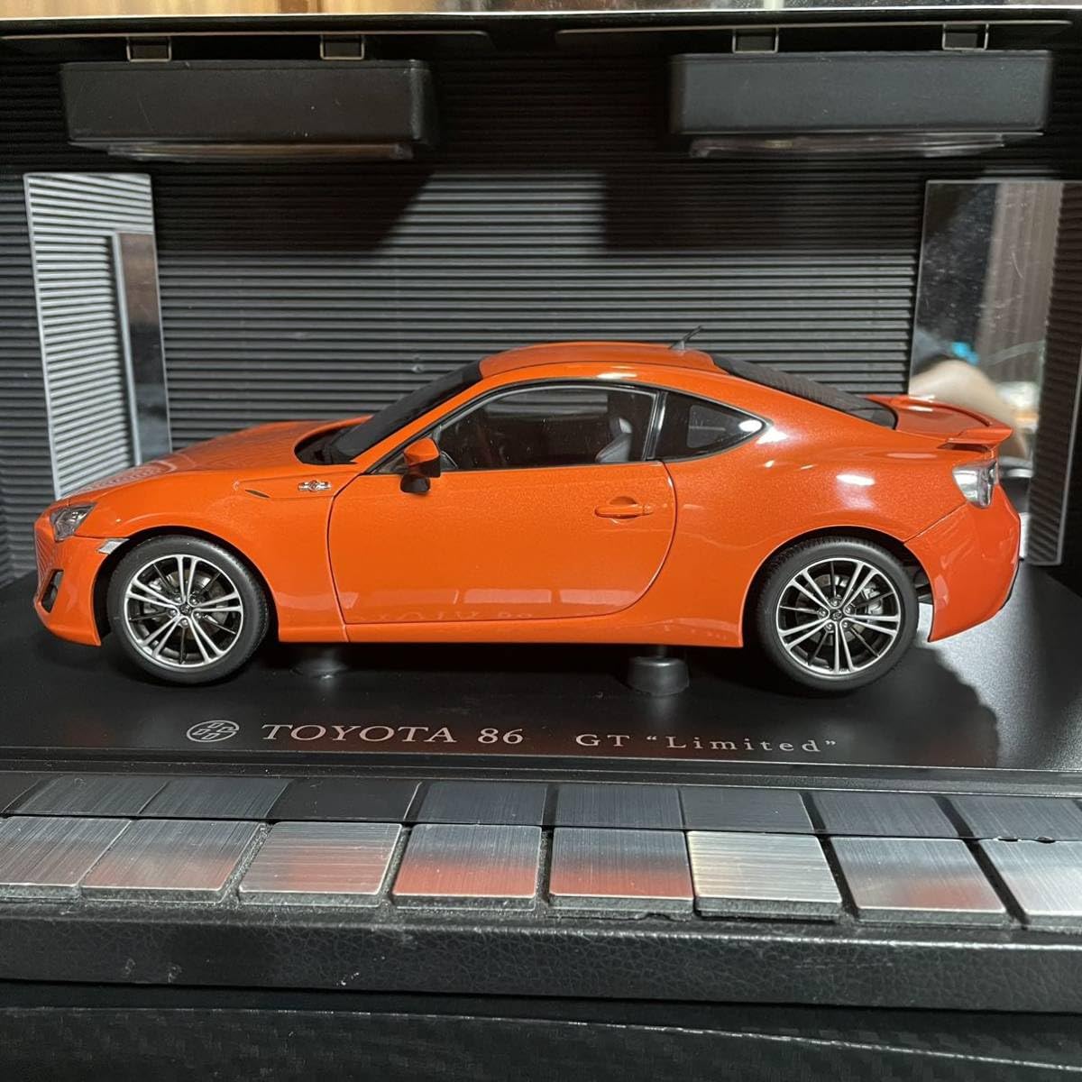Amazon.co.jp: 品 オートアート1/18 86 GTリミテッド オレンジ